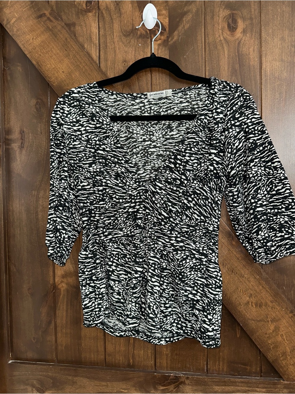 stradivarius Black and White Printed V-Neck Blouse